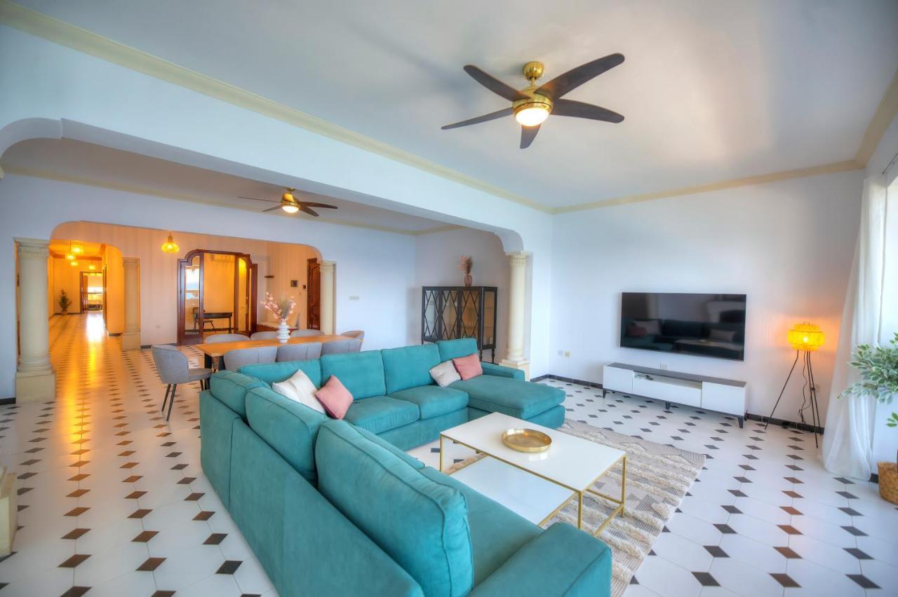 Beautifully Furnished Seafront 4 Bedrooms Goslm-4 슬리에마 외부 사진