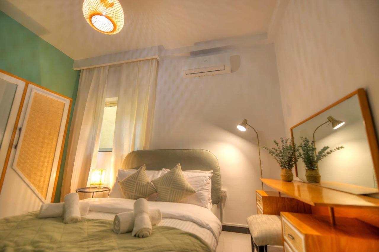 Beautifully Furnished Seafront 4 Bedrooms Goslm-4 슬리에마 외부 사진