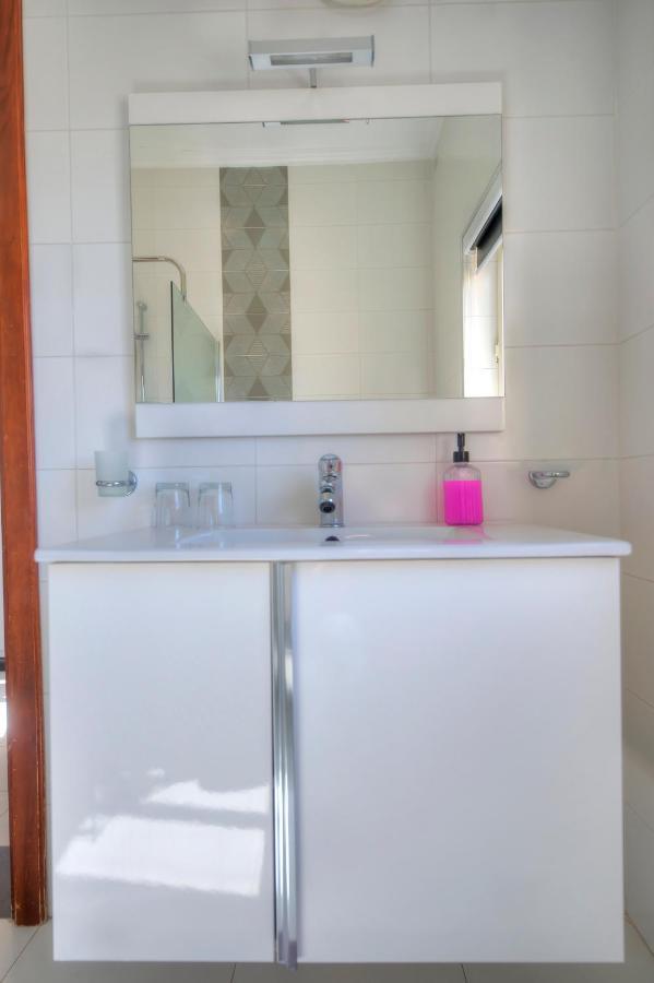 Beautifully Furnished Seafront 4 Bedrooms Goslm-4 슬리에마 외부 사진