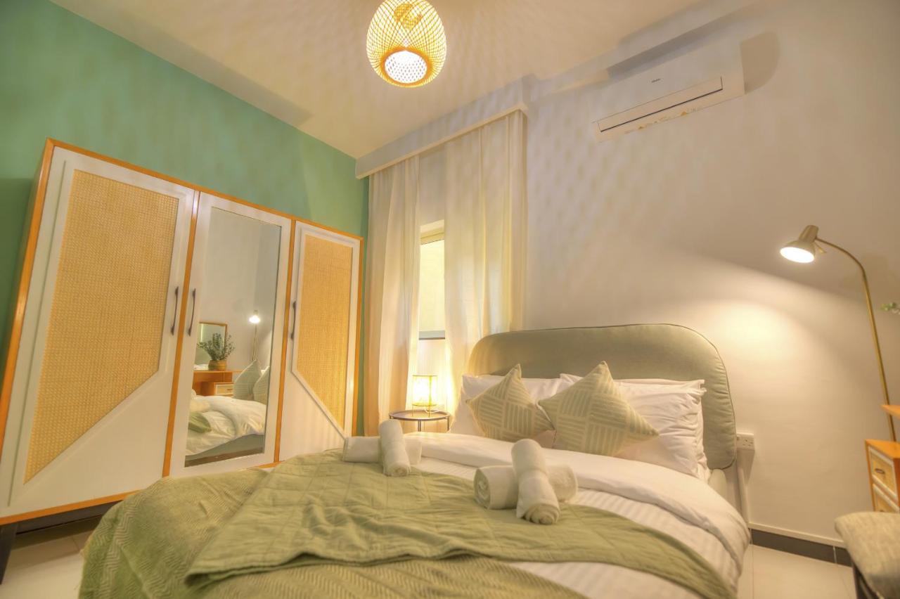 Beautifully Furnished Seafront 4 Bedrooms Goslm-4 슬리에마 외부 사진