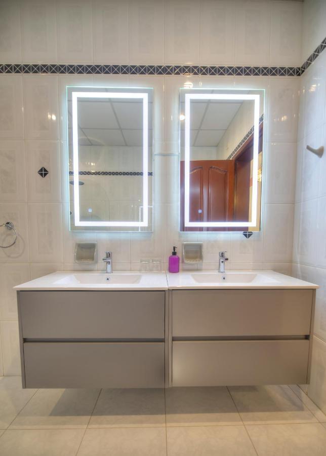 Beautifully Furnished Seafront 4 Bedrooms Goslm-4 슬리에마 외부 사진