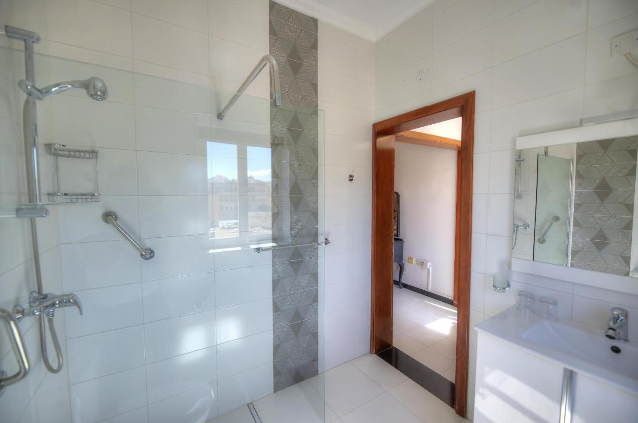 Beautifully Furnished Seafront 4 Bedrooms Goslm-4 슬리에마 외부 사진